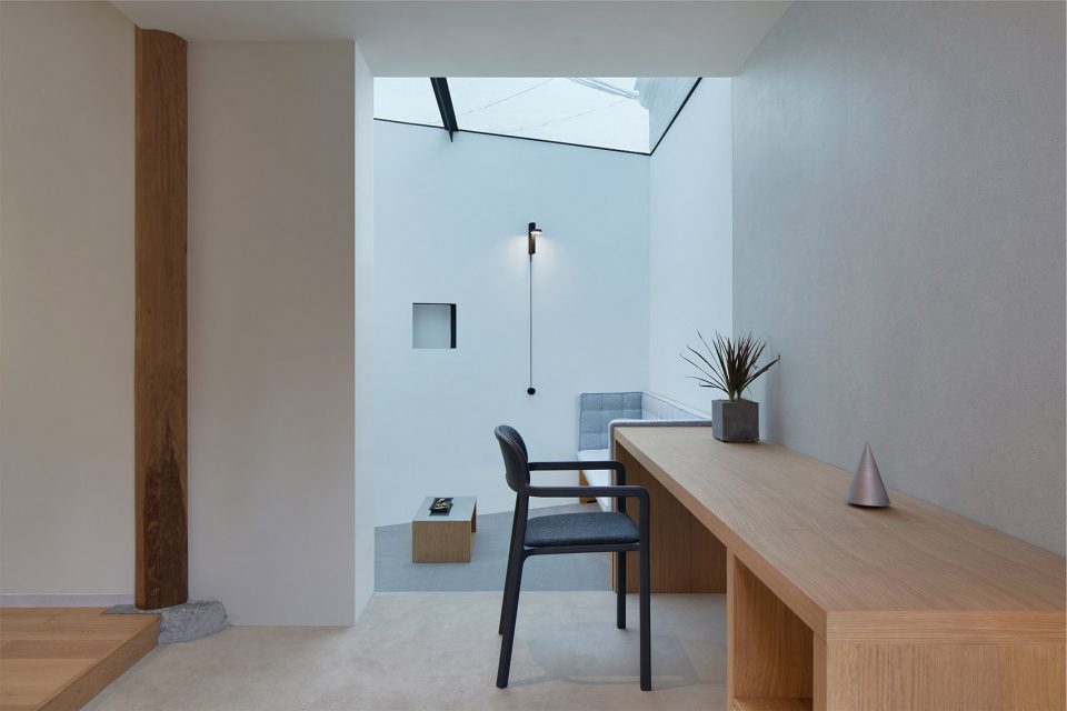 Beijing Bai TaSi Hutong courtyard house renovation by B.L.U.E. Architecture Studio