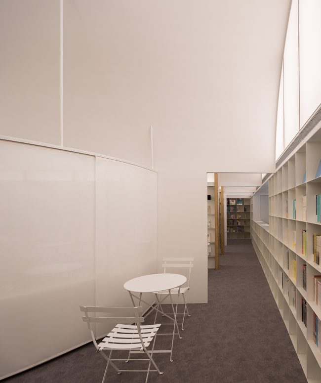 Longshang Books Cafe by atelier mearc