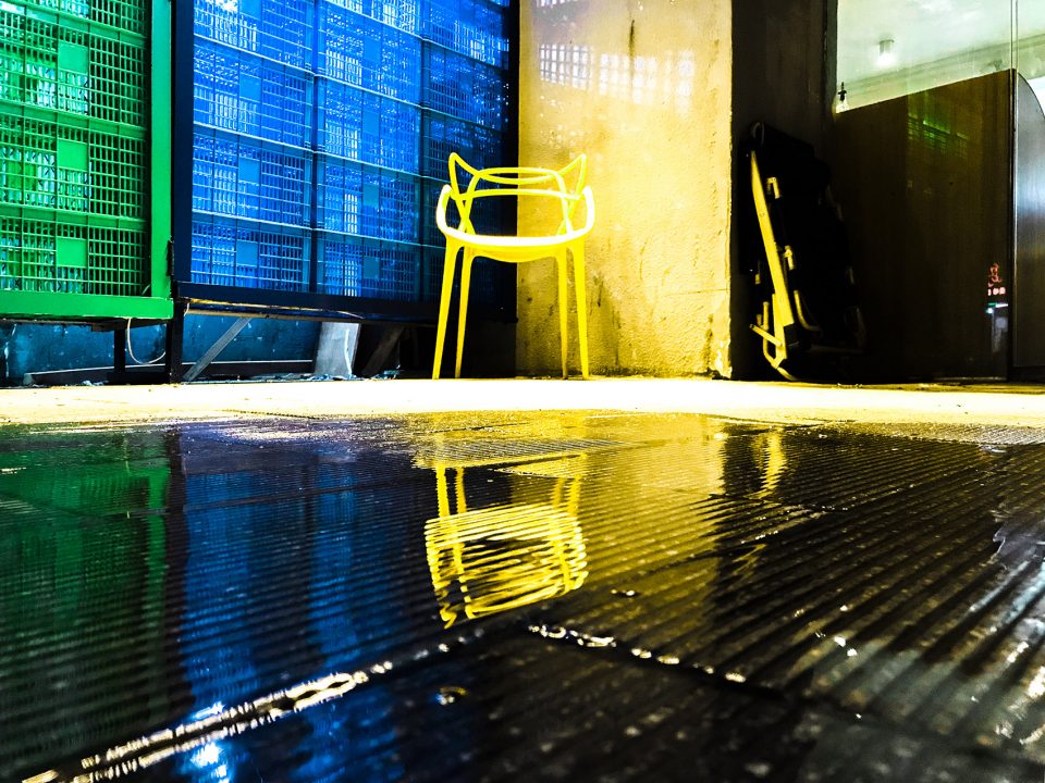 Improvisational roadside stall business China by Qing wei Studio