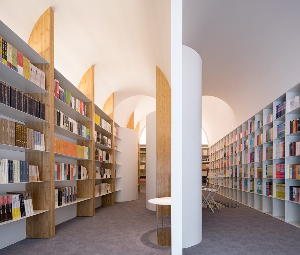 Longshang Books Cafe by atelier mearc