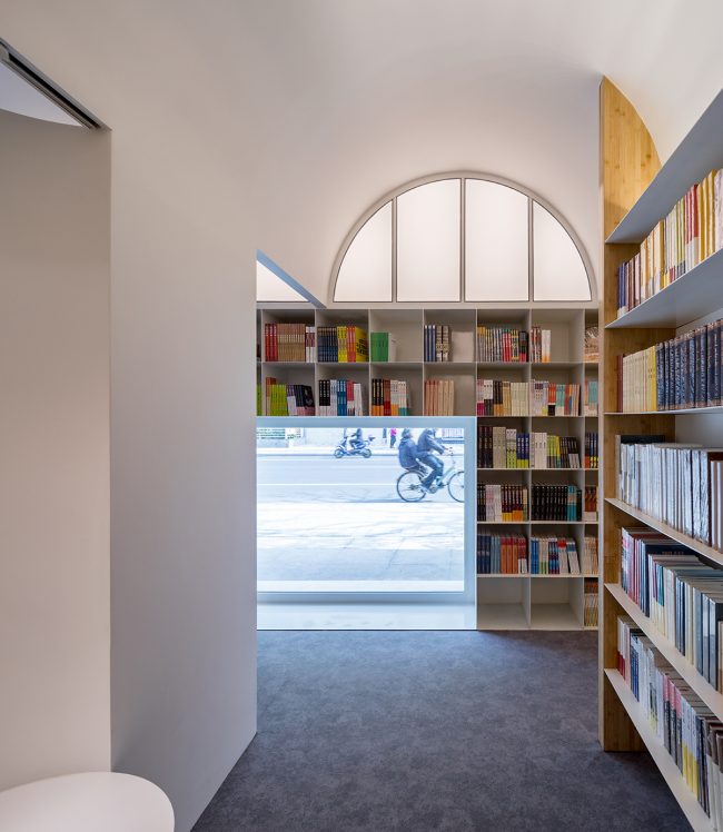 Longshang Books Cafe by atelier mearc