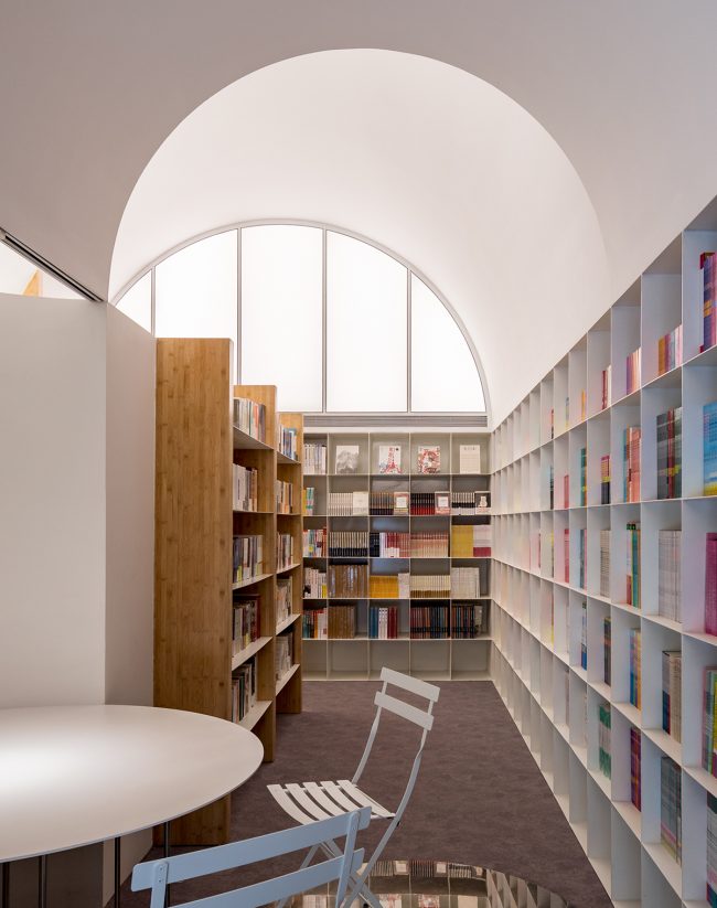 Longshang Books Cafe by atelier mearc