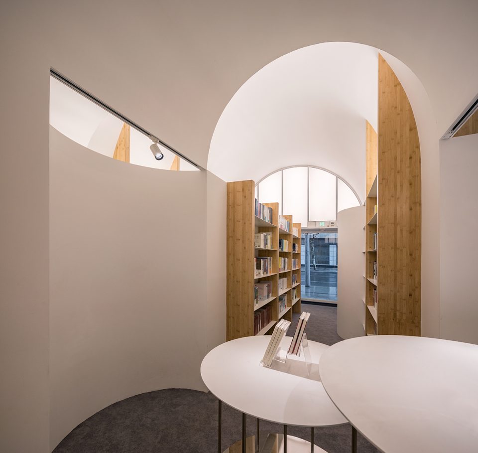 Longshang Books Cafe by atelier mearc