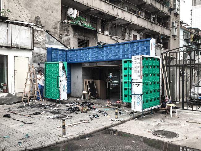 Improvisational roadside stall business China by Qing wei Studio