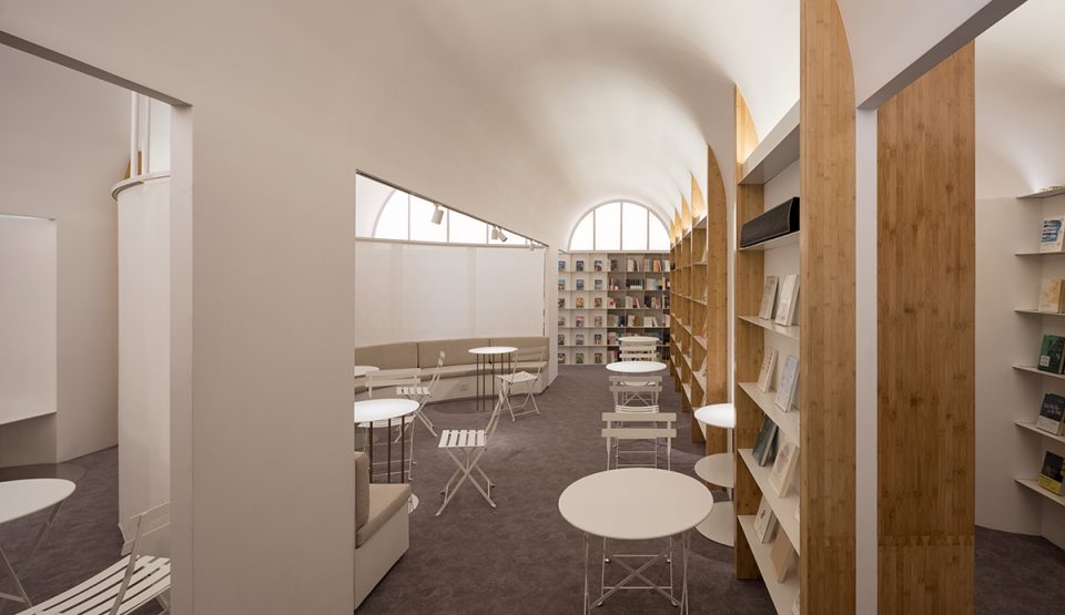 Longshang Books Cafe by atelier mearc