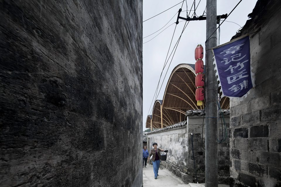 西侧窄巷街景