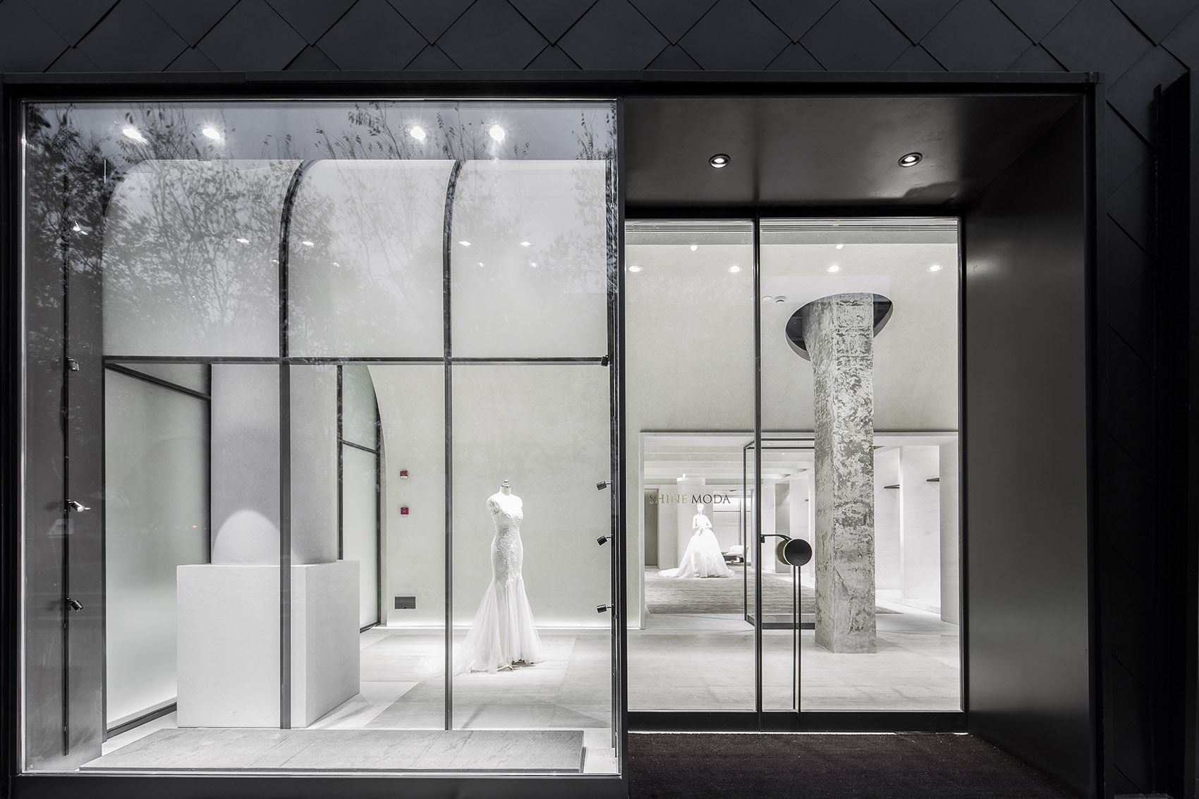 Shine Moda flagship store, China by Atelier tao+c - 谷德设计网