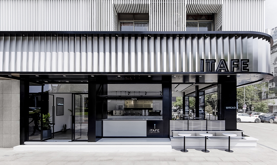 ITAFE Coffee Drinking Store China by Daylab Studio