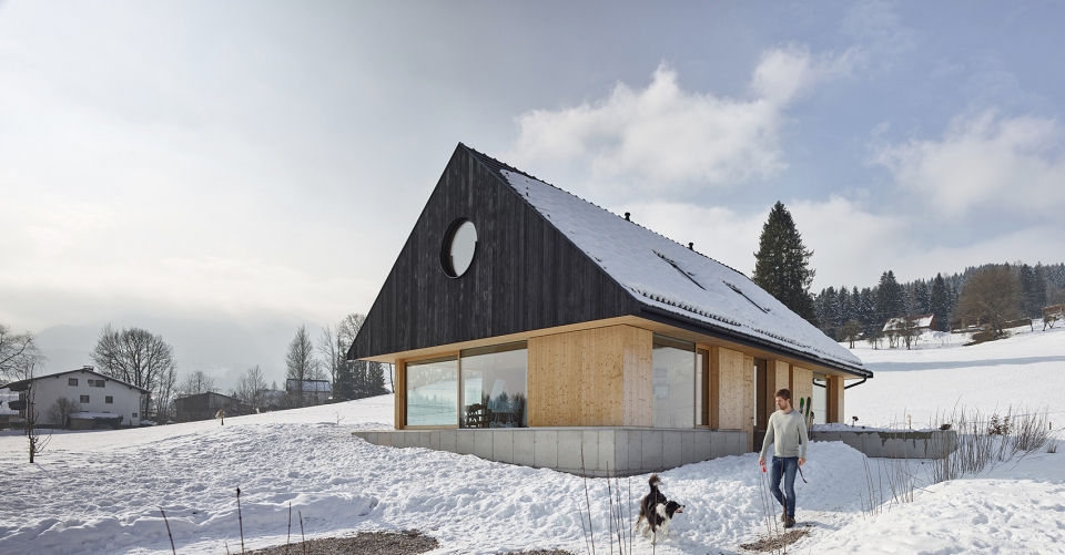 house with gable by mia2architektur
