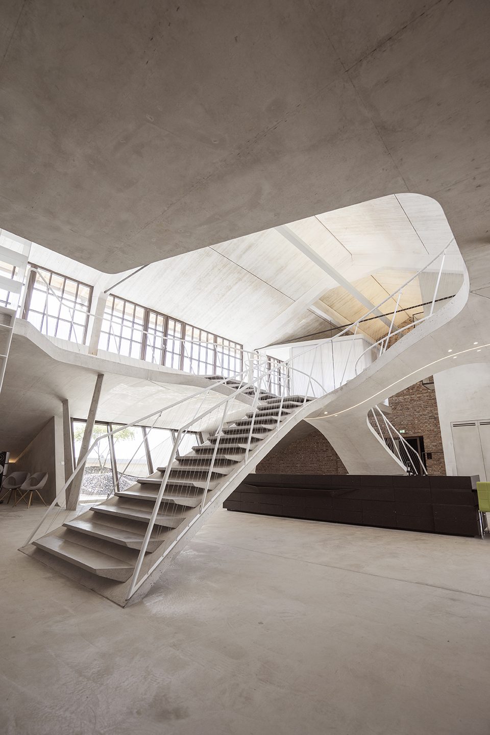 Loft Panzerhalle in Salzburg by smartvoll