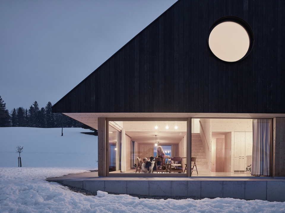 house with gable by mia2architektur