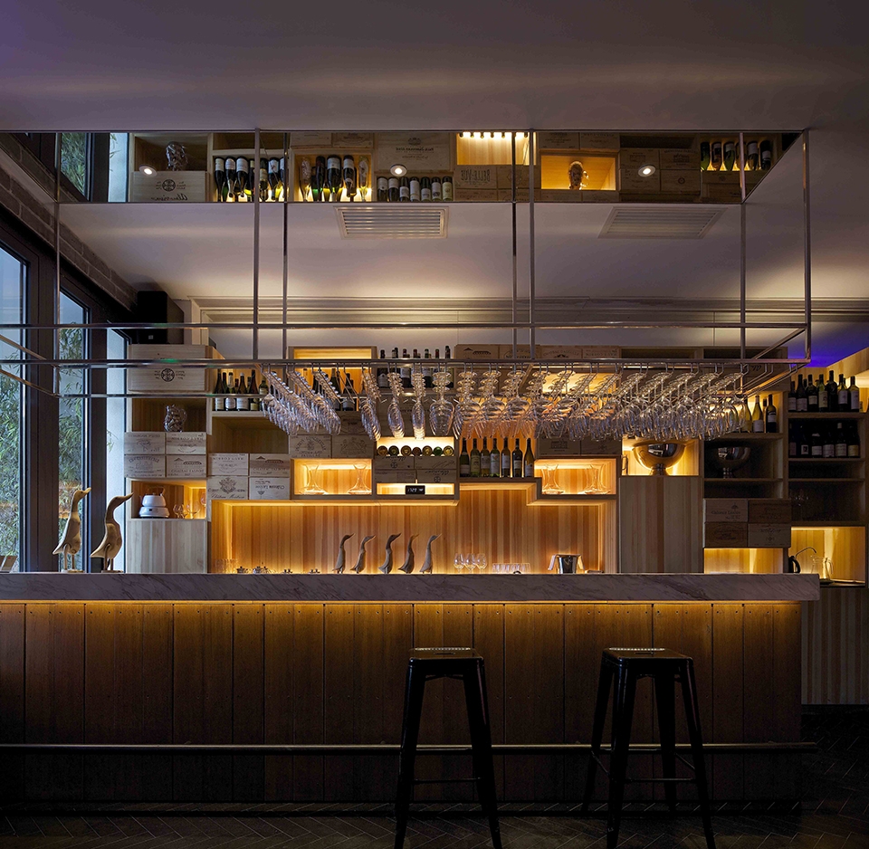 sheng yong xing roast duck restaurant in sanlitun china by tanzo space design