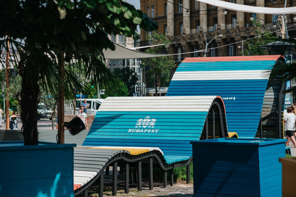 POP UP Park Hello Wood