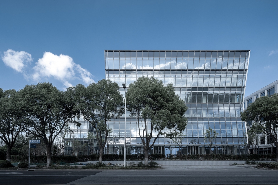 shanghai waigaoqiaono 1 free trade area industrial park china by deshin architecture planning