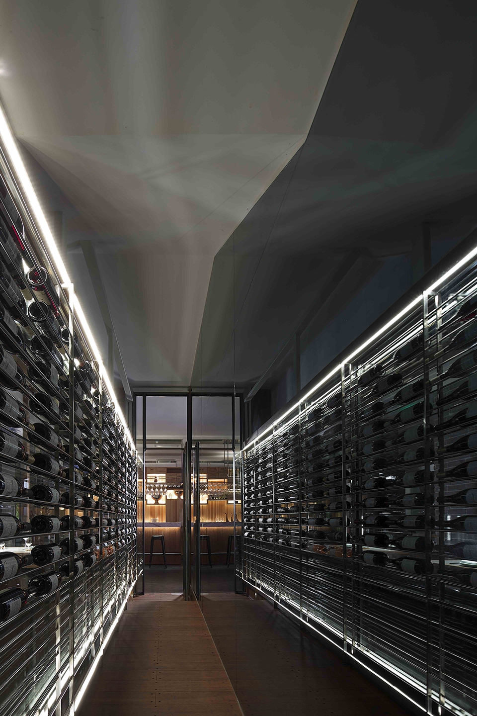 sheng yong xing roast duck restaurant in sanlitun china by tanzo space design