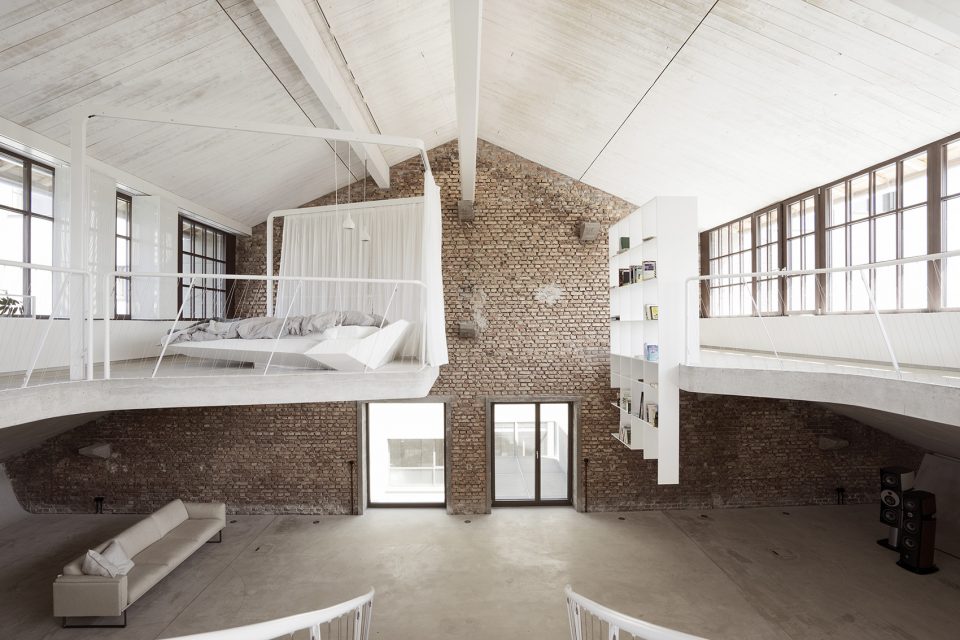 Loft Panzerhalle in Salzburg by smartvoll