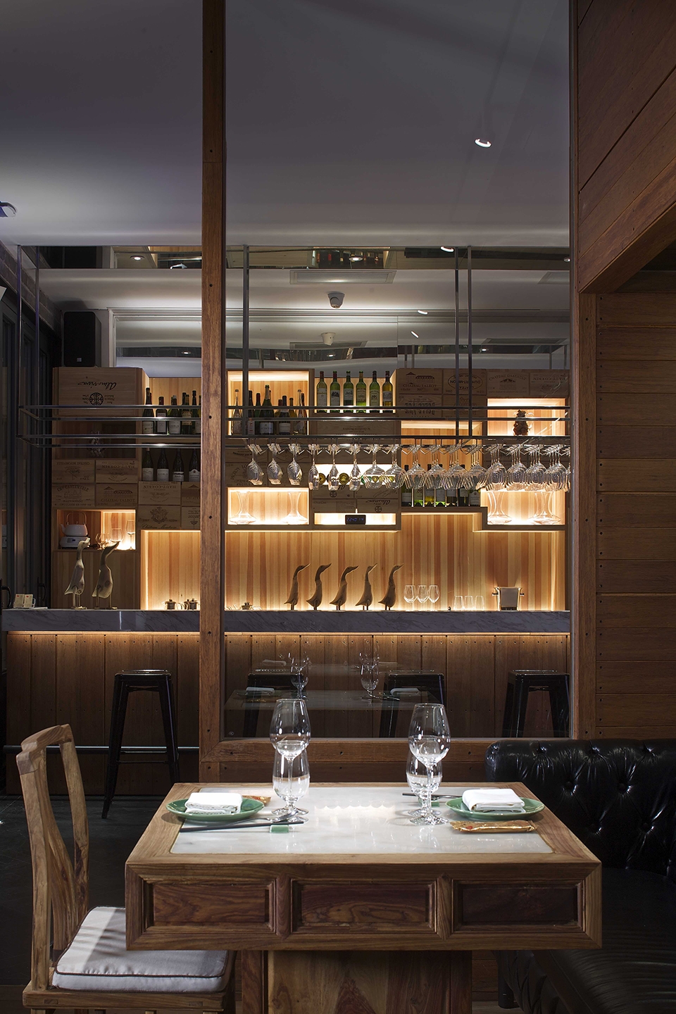 sheng yong xing roast duck restaurant in sanlitun china by tanzo space design
