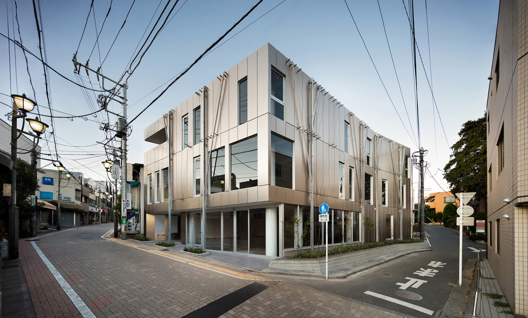 Kugayama South Gate Building by Sasaki Architecture 谷德设计网