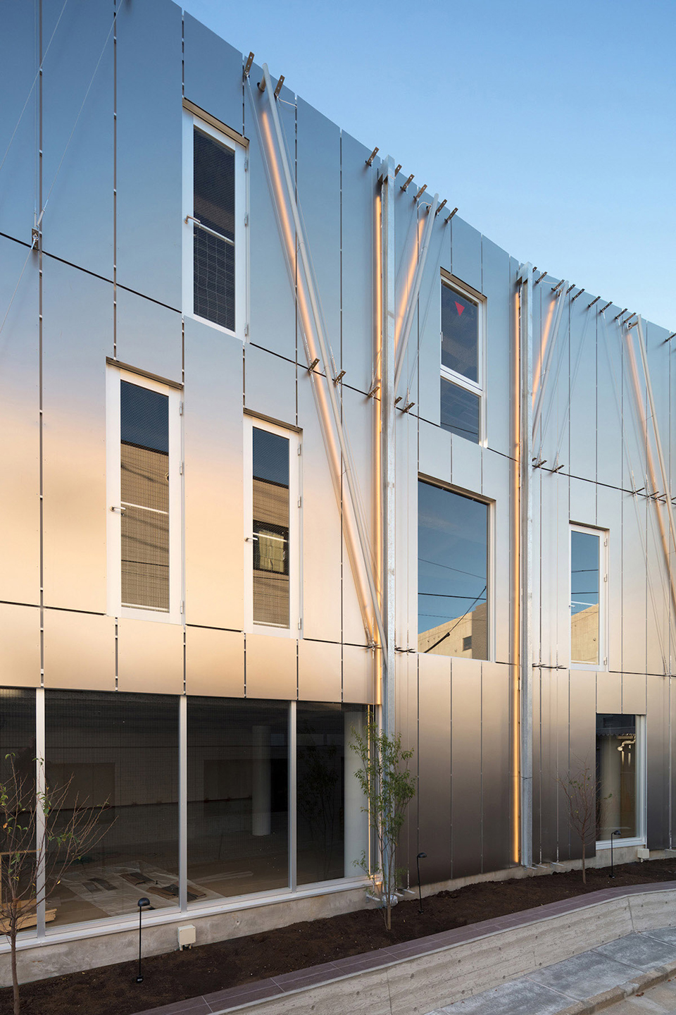 Kugayama South Gate Building by Sasaki Architecture 谷德设计网