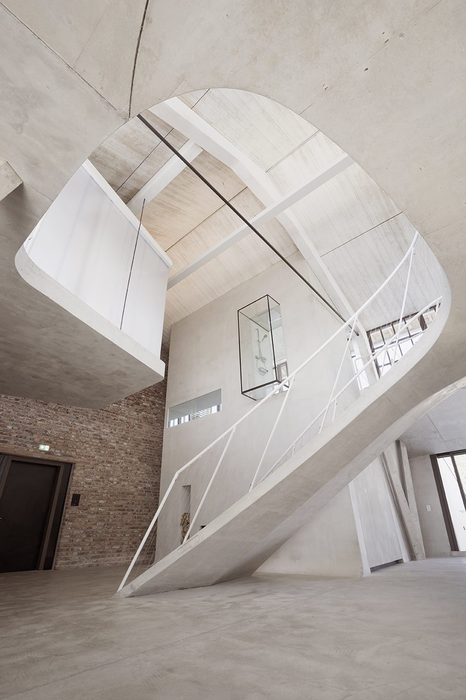 Loft Panzerhalle in Salzburg by smartvoll