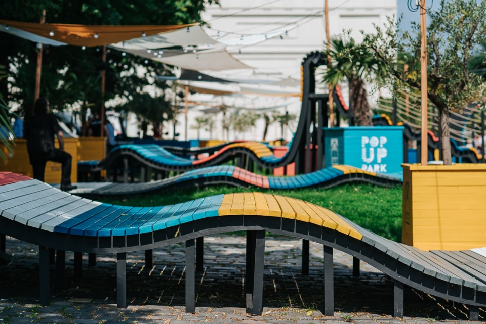 POP UP Park Hello Wood