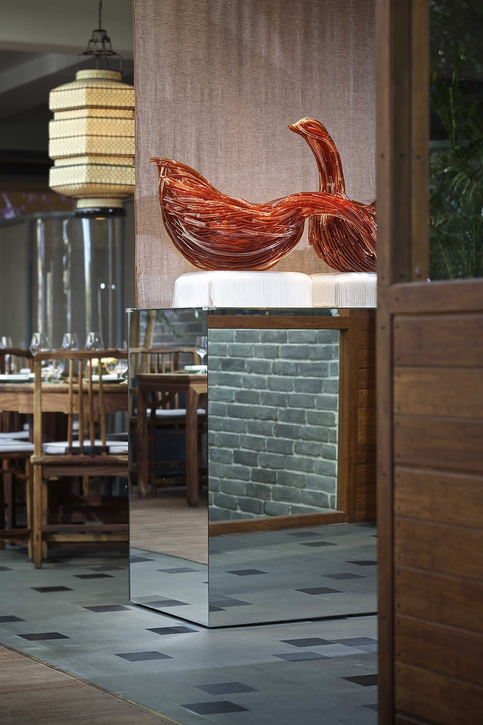 sheng yong xing roast duck restaurant in sanlitun china by tanzo space design