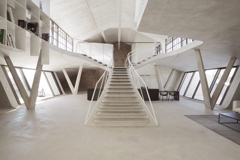 Loft Panzerhalle in Salzburg by smartvoll