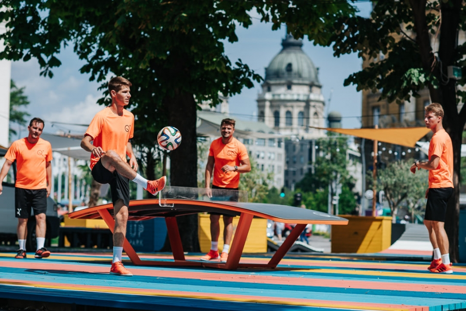 POP UP Park Hello Wood