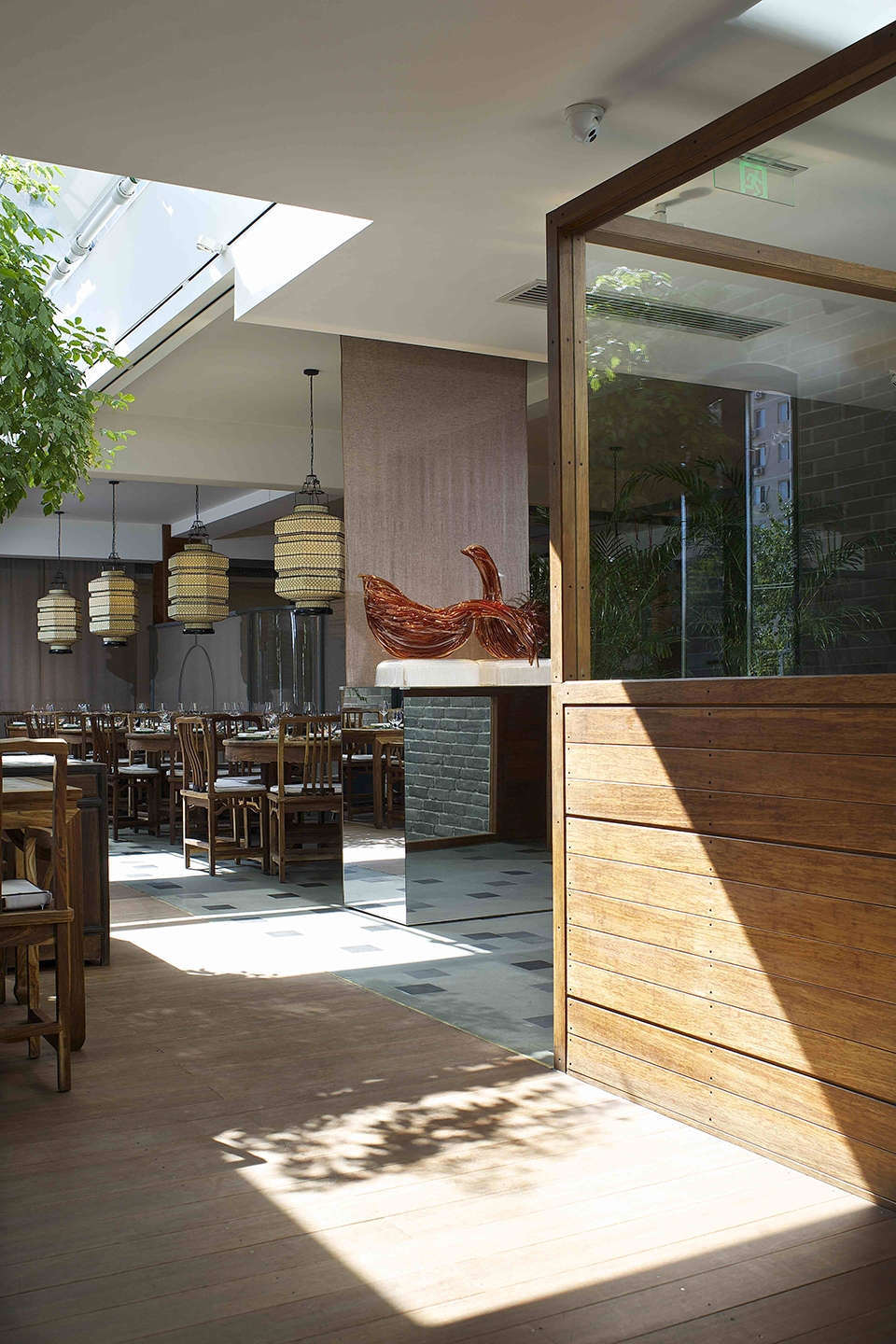 sheng yong xing roast duck restaurant in sanlitun china by tanzo space design