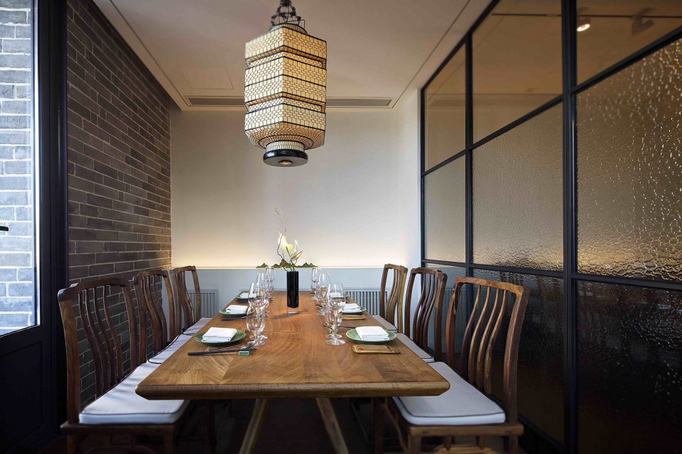 sheng yong xing roast duck restaurant in sanlitun china by tanzo space design