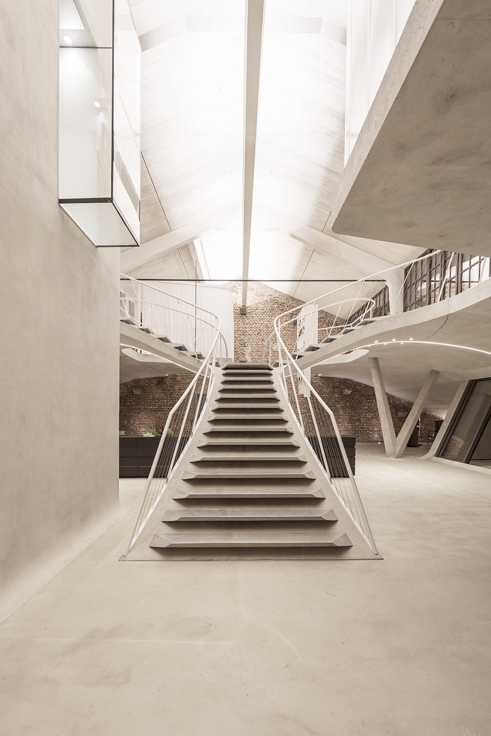 Loft Panzerhalle in Salzburg by smartvoll
