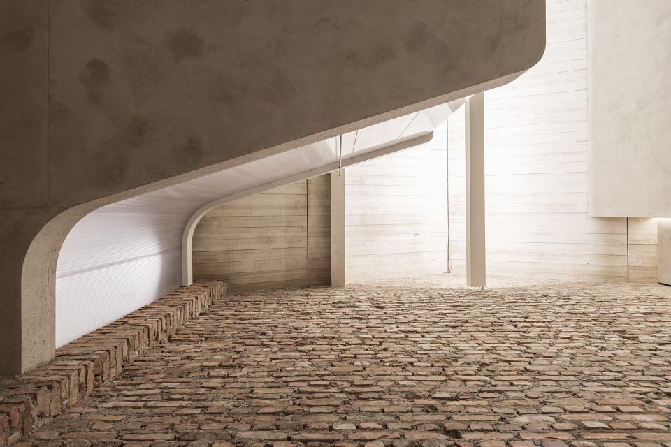 Loft Panzerhalle in Salzburg by smartvoll
