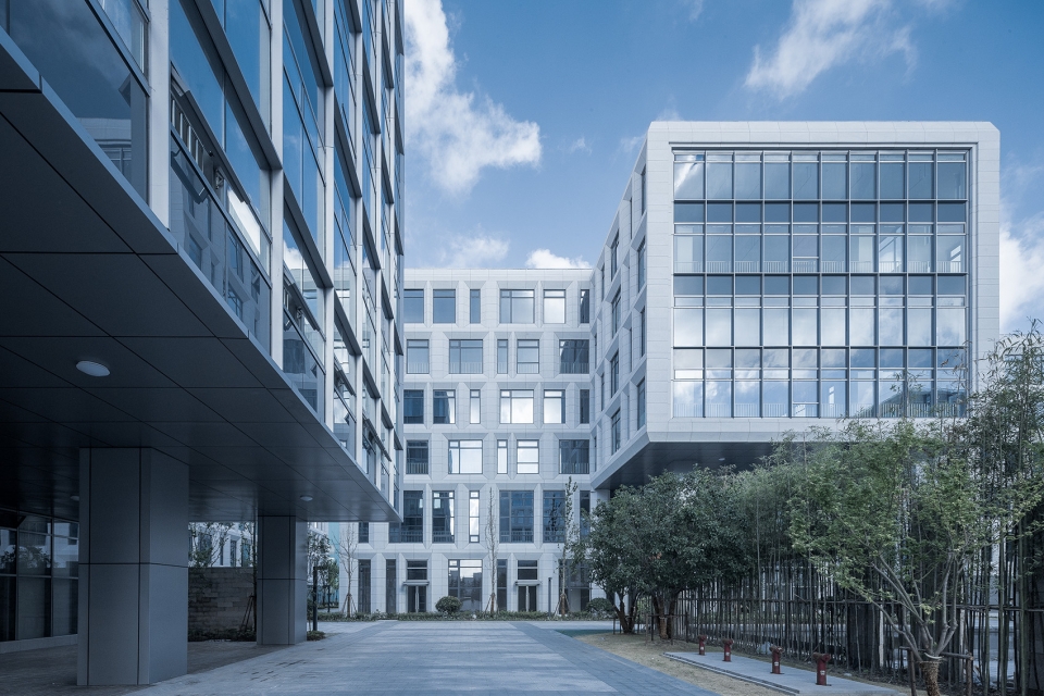 shanghai waigaoqiaono 1 free trade area industrial park china by deshin architecture planning