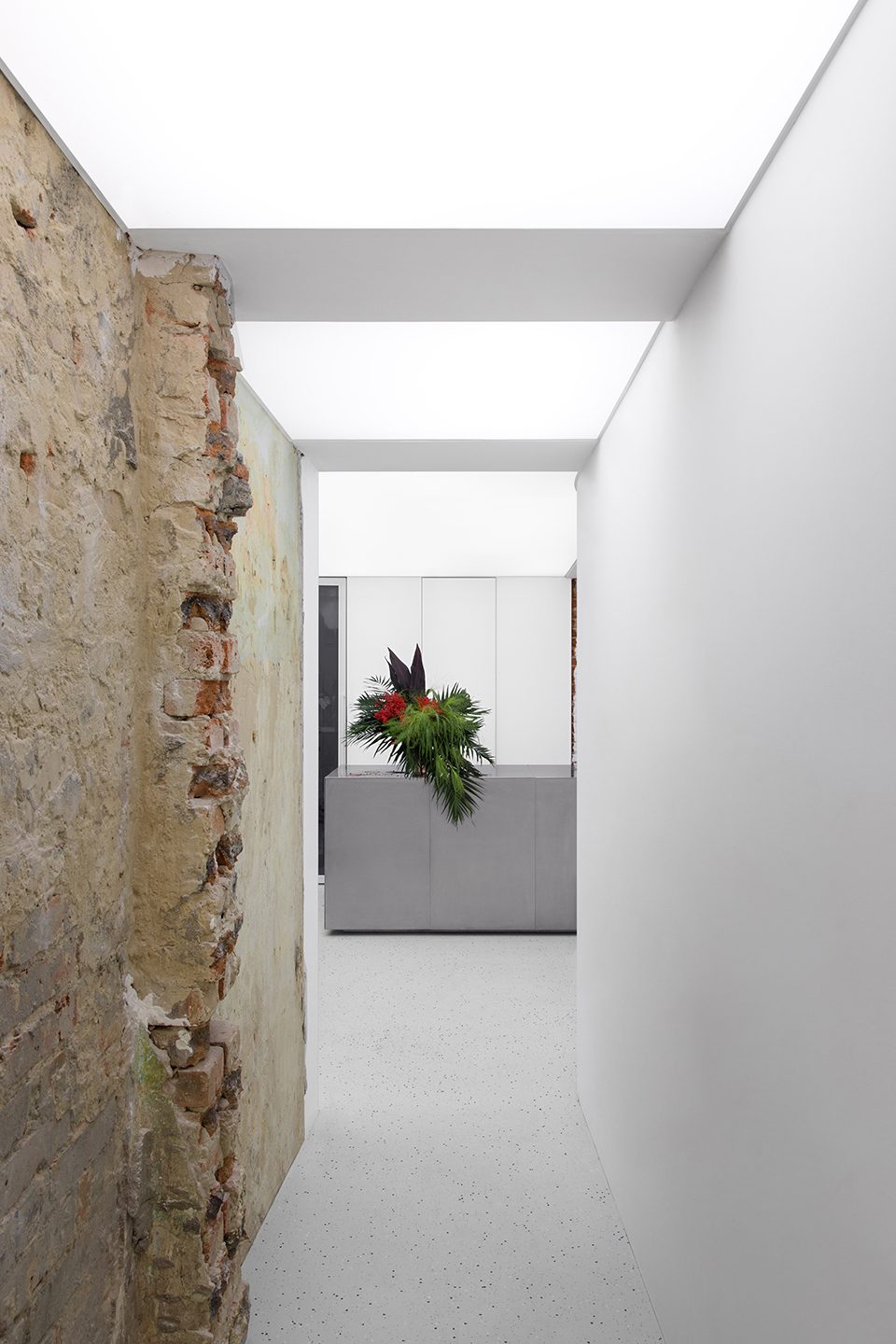 Guapa flower shop by Eduard Eremchuk