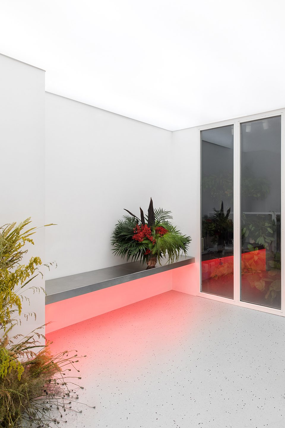 Guapa flower shop by Eduard Eremchuk