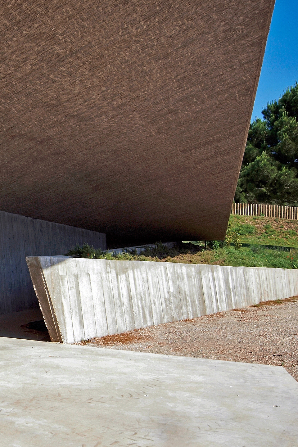 visitors center at the archaeological site of empuries by fuses viader arquitectes