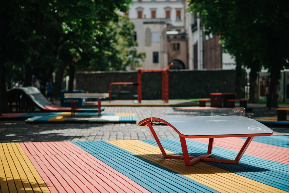 POP UP Park Hello Wood