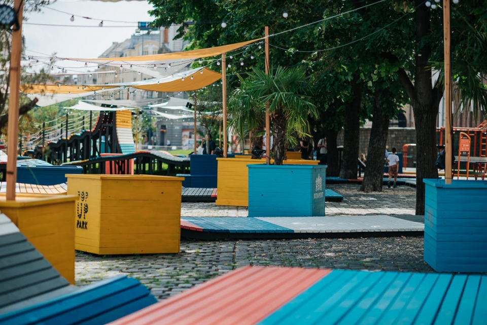 POP UP Park Hello Wood