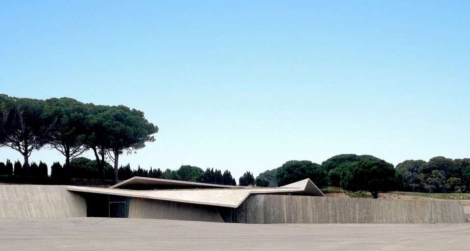 visitors center at the archaeological site of empuries by fuses viader arquitectes