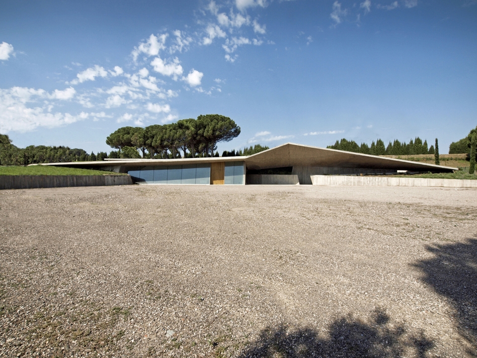 visitors center at the archaeological site of empuries by fuses viader arquitectes