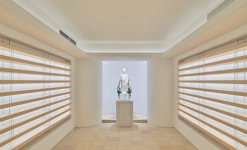 Mansyouzan Sinkyouji Kuramaeryoen Ossuary by naoyamatsumoto design