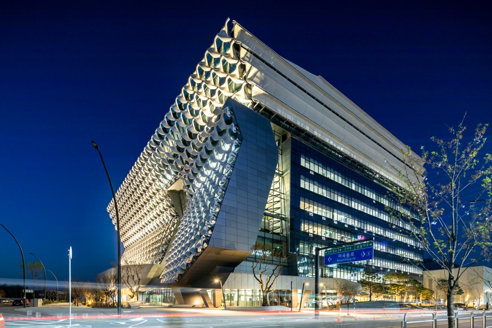 morphosis celebrates opening of flagship research and development facility for the kolon group