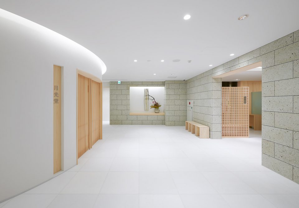 Mansyouzan Sinkyouji Kuramaeryoen Ossuary by naoyamatsumoto design