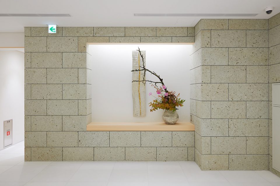 Mansyouzan Sinkyouji Kuramaeryoen Ossuary by naoyamatsumoto design