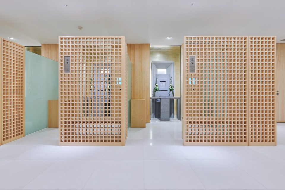 Mansyouzan Sinkyouji Kuramaeryoen Ossuary by naoyamatsumoto design