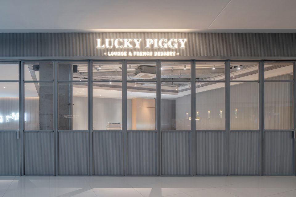 LUCKY PIGGY China by JIE Architects