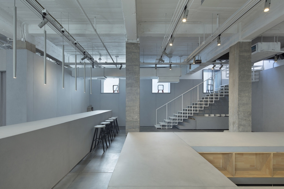 倒挂的柱廊 Inverted concrete colonnade