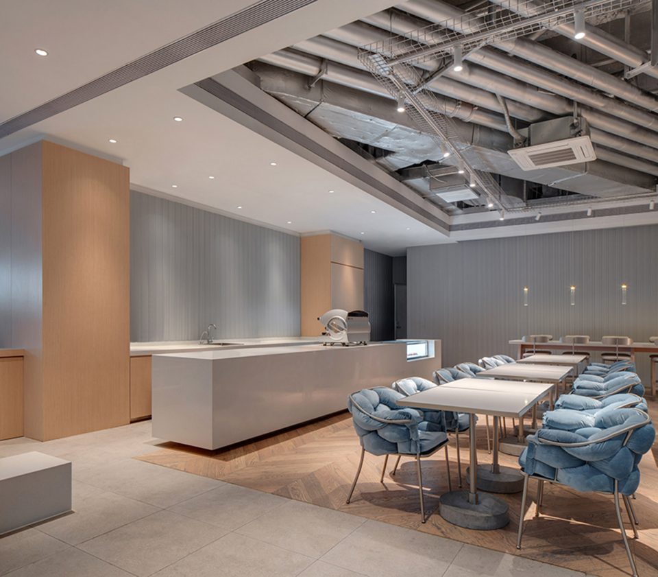 LUCKY PIGGY China by JIE Architects