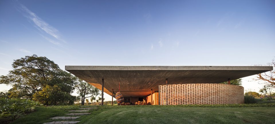 Planar house Brazil by Studio mk27