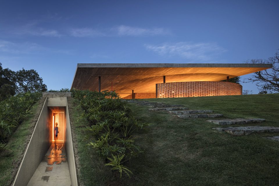 Planar house Brazil by Studio mk27